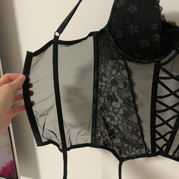 Black Lace Corset - Picture 3 of 5